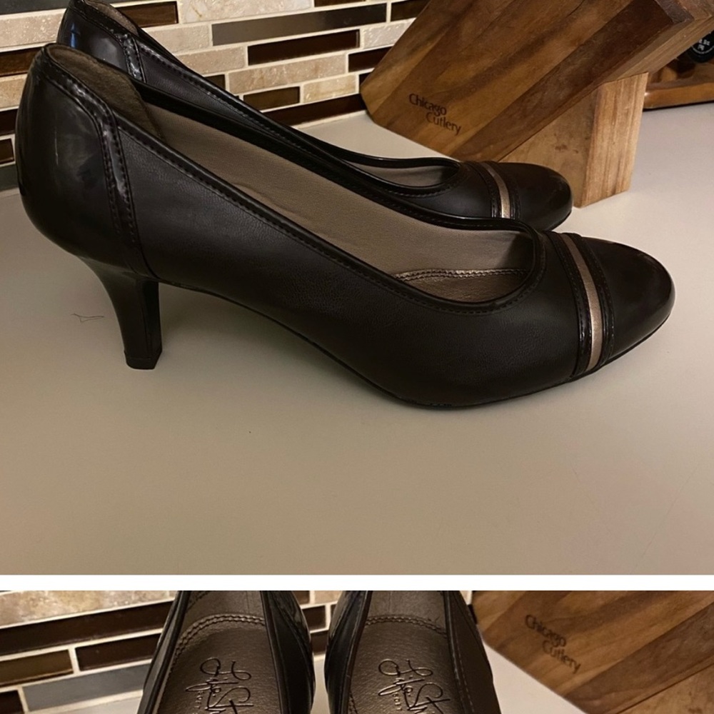 NWOT. Brown pumps. 2.5 in heel.